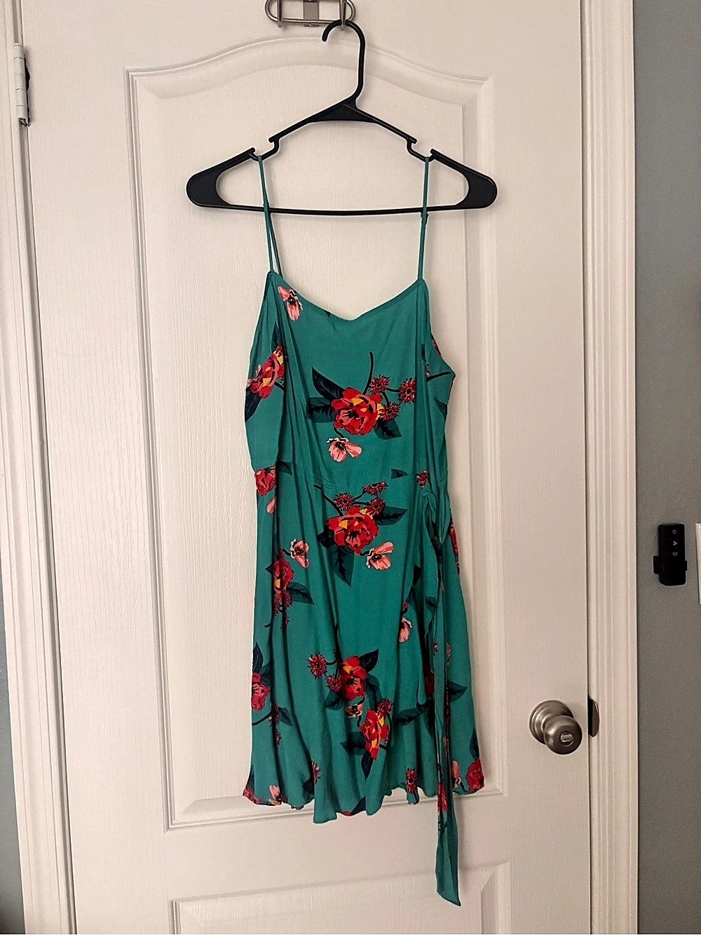 Express Floral Mini Dress in Green & Red Size Medium Like New